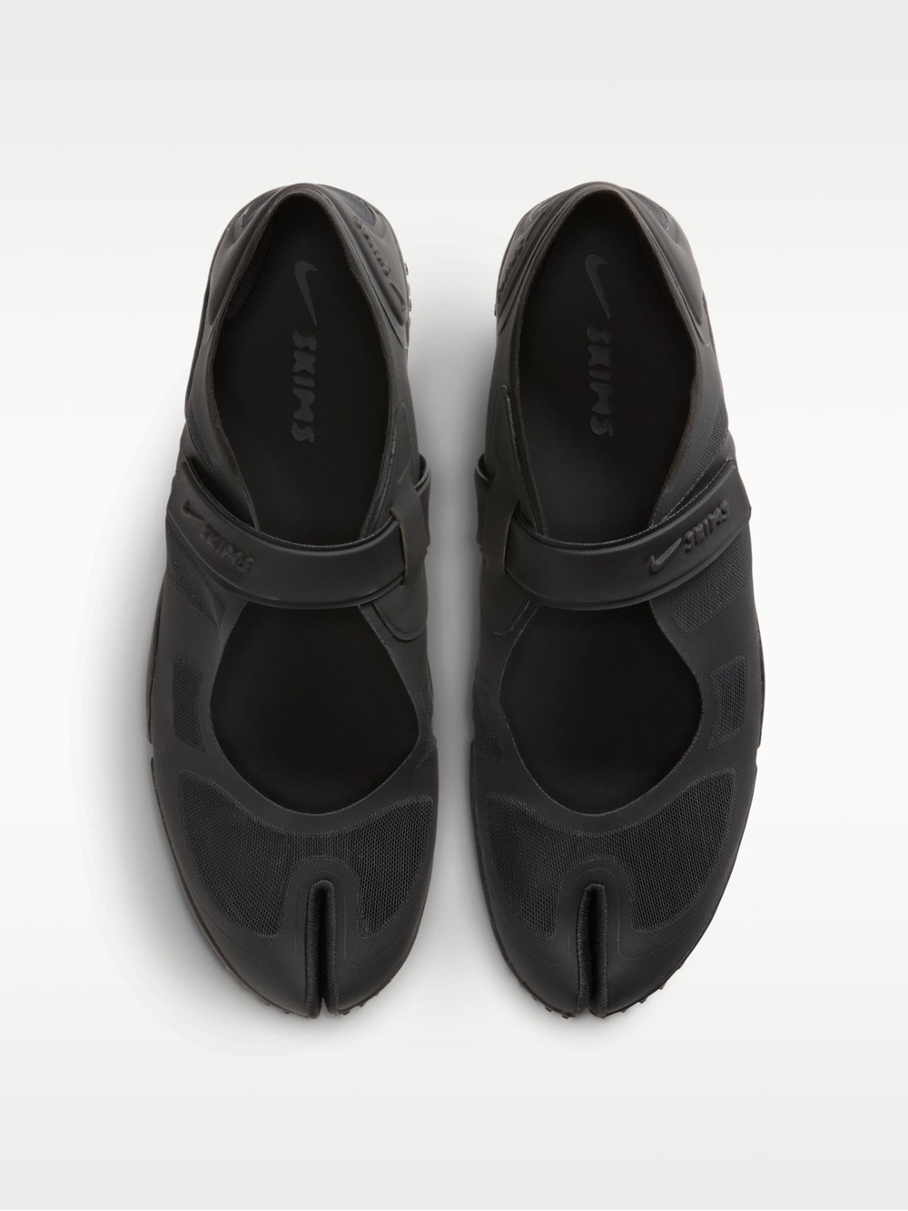 Nike Skims Rift Mesh Black Split-Toe Sneakers
